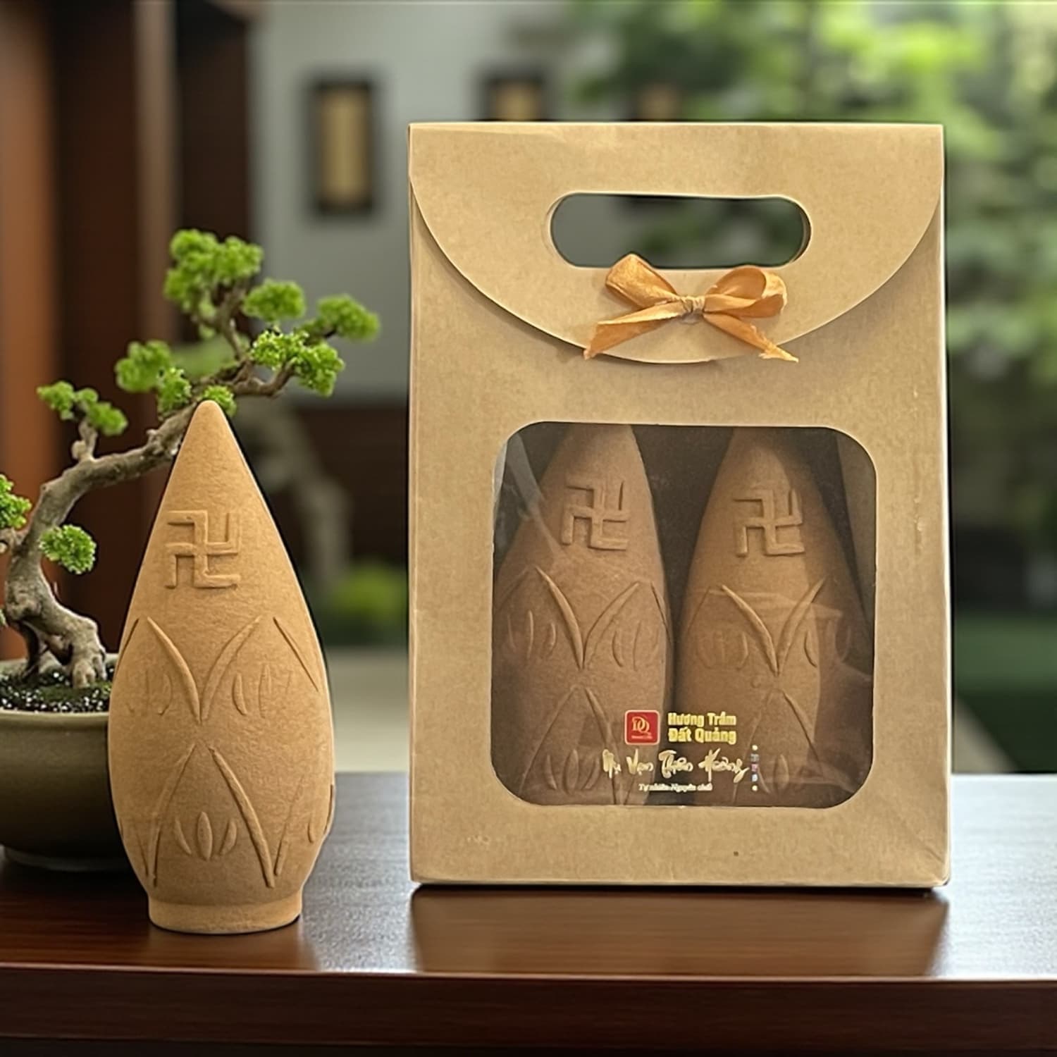 Nụ trầm siêu lớn Dnr3001 – Khói nhiều, thơm lâu Nụ Trầm Hương Vạn Thiên Hương – Siêu to, cháy 3–4 tiếng, khắc chữ Vạn