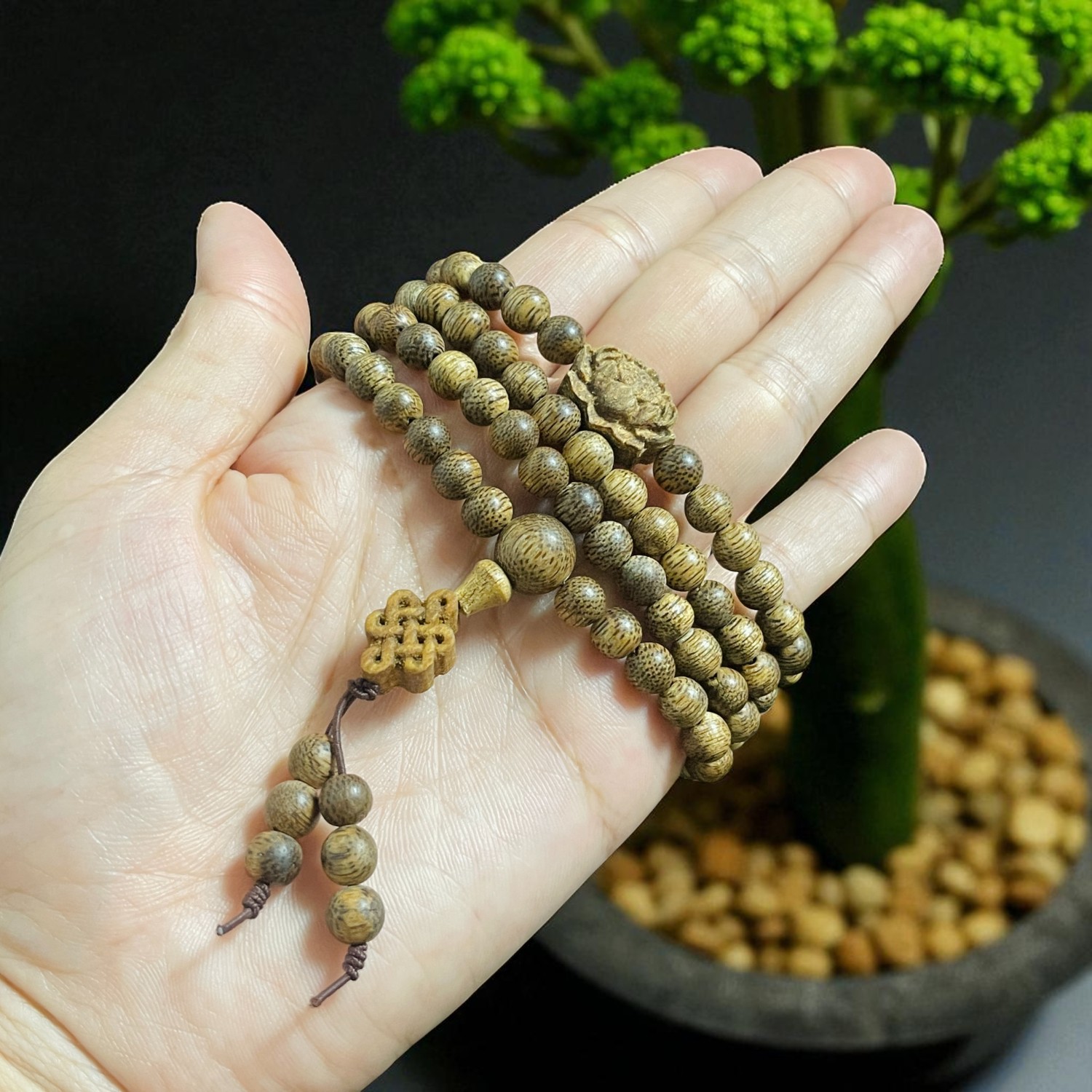 Chuỗi Hạt Trầm Hương 6mm Charm Đài Sen – Cát Tường Cao Cấp Chuỗi Hạt Tròn 6mm Charm Đài Sen – Cát Tường Trầm Quảng Nam – 108 hạt phong thủy viên mãn