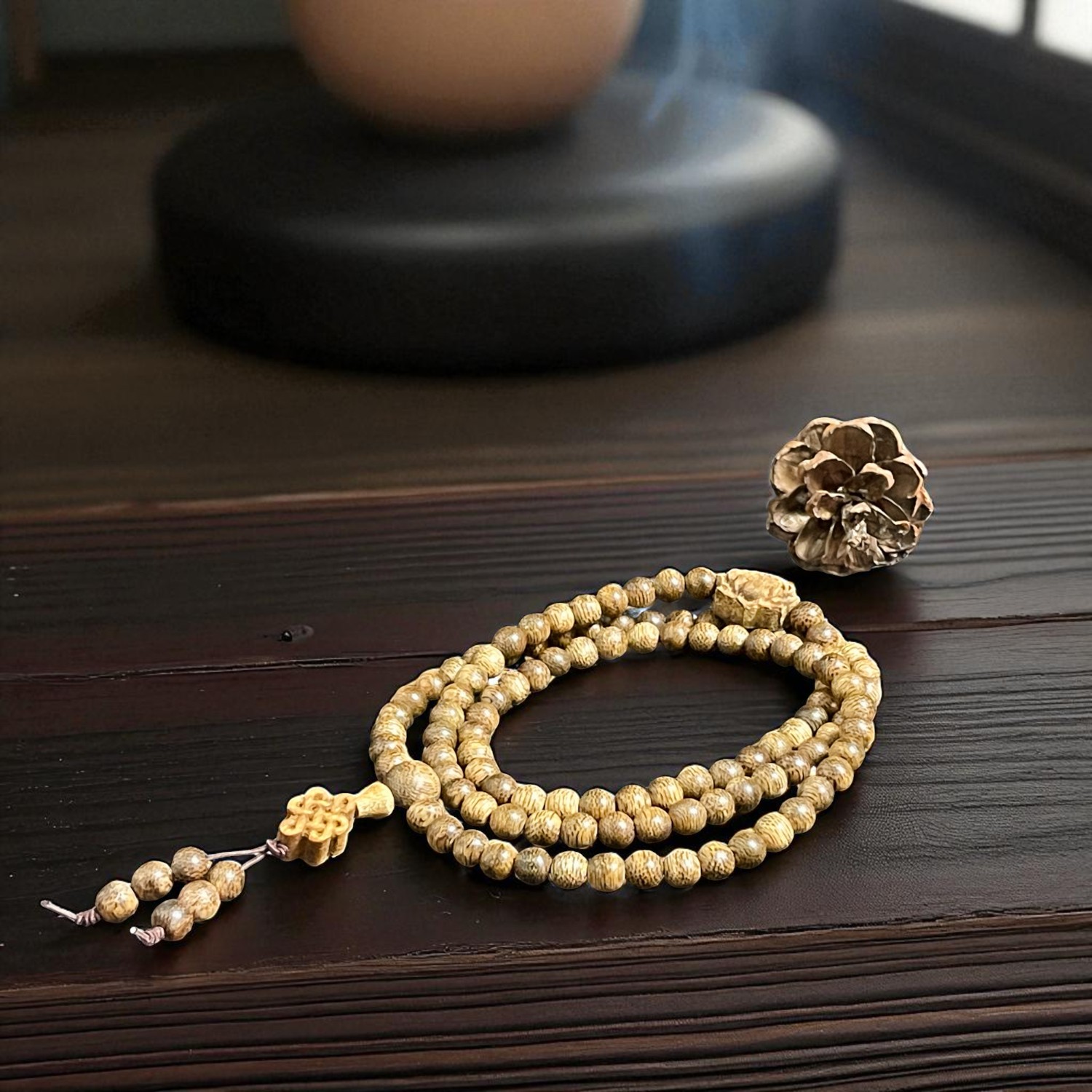 Chuỗi Hạt Trầm Hương 6mm Charm Đài Sen – Cát Tường Cao Cấp