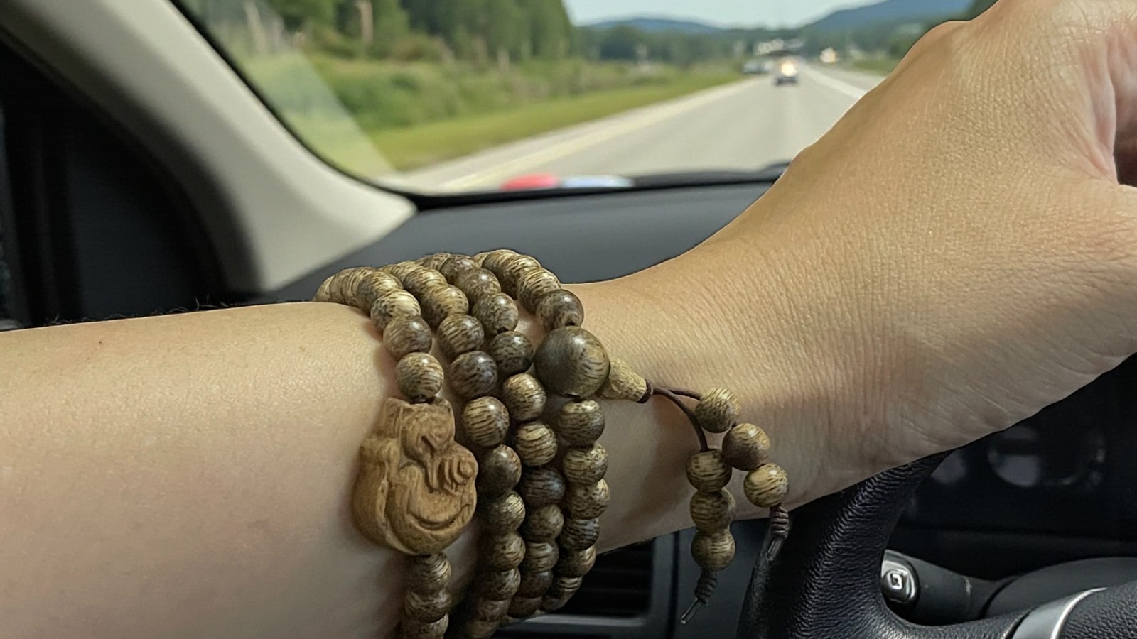 Chuỗi Hạt Tròn 6mm Mix Charm Hồ Ly – Trầm Quảng Nam, 108 hạt phong thủy nhân duyên