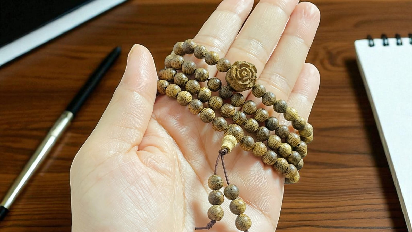 Chuỗi Hạt Tròn 6mm Mix Charm Trầm Hương Hoa Hồng Qnhh321 Cao Cấp – vòng trầm tự nhiên, charm Hoa Hồng nữ tính