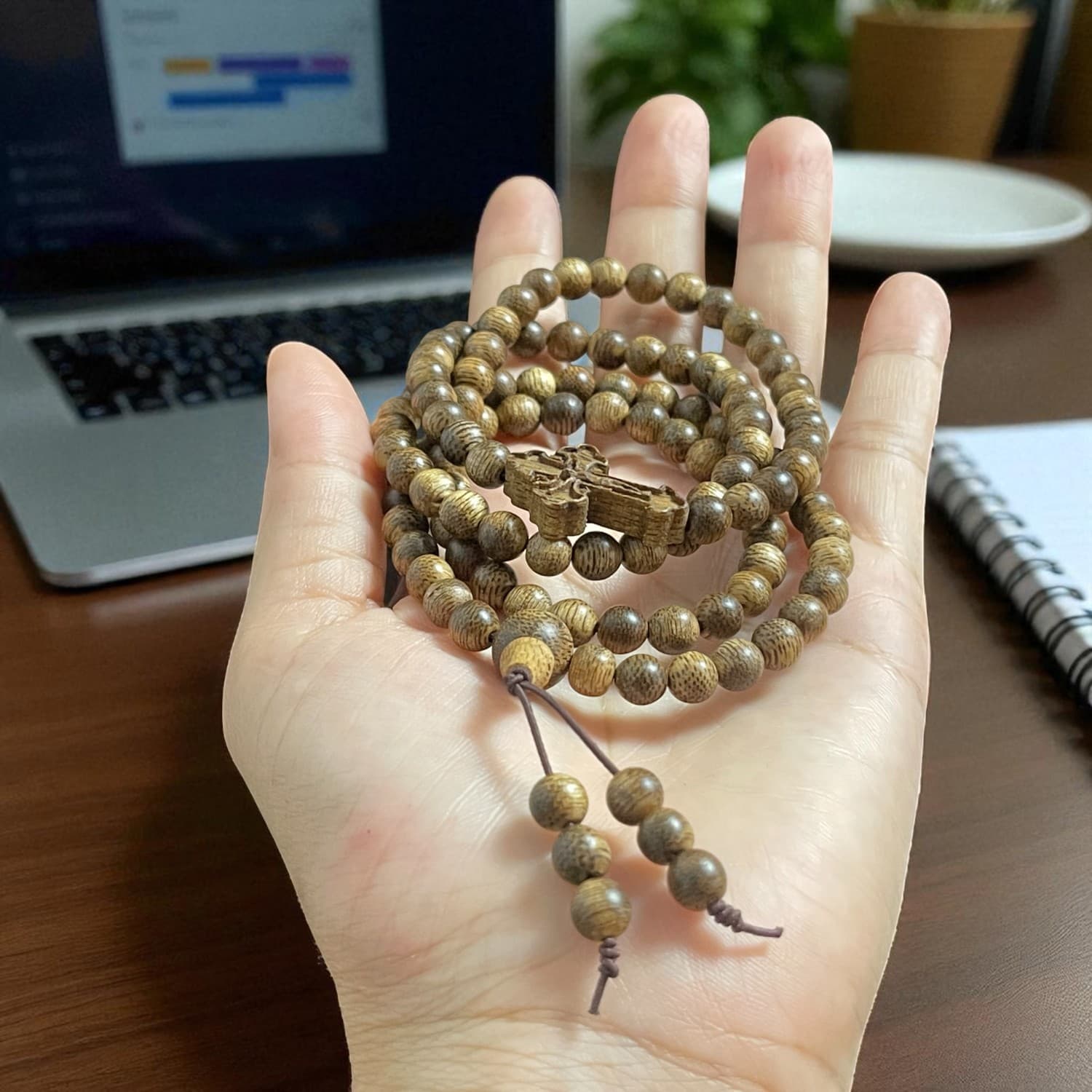 Chuỗi Hạt Tròn 6mm Mix Charm Trầm Hương Thánh Giá Qntg321 Cao Cấp