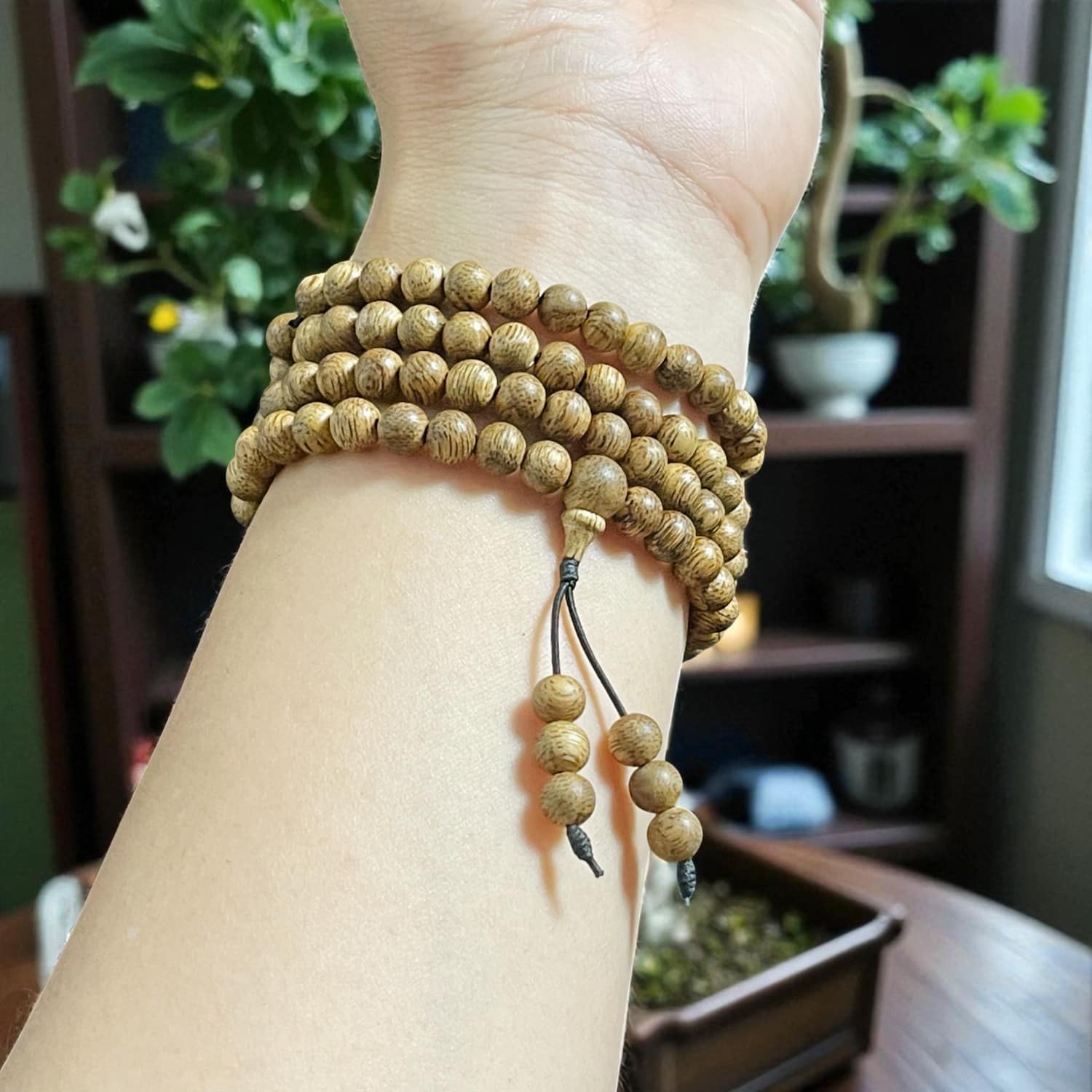 Chuỗi Hạt Tròn 6mm Trầm Banh Việt Nam TBVN0M2 – Thượng Hạng Chuỗi Hạt Tròn 6mm Trầm Banh Việt Nam TBVN0M2 Thượng Hạng – 108 hạt phong thủy, hương dịu ngọt, vân gỗ rõ