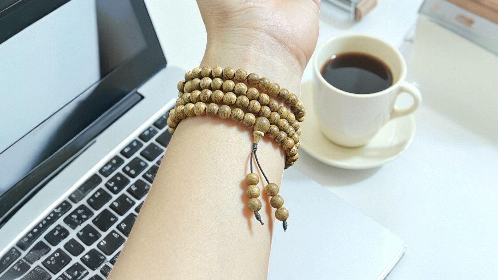 Chuỗi Hạt Tròn 6mm Trầm Banh Việt Nam TBVN0M2 Thượng Hạng – 108 hạt phong thủy, hương dịu ngọt, vân gỗ rõ