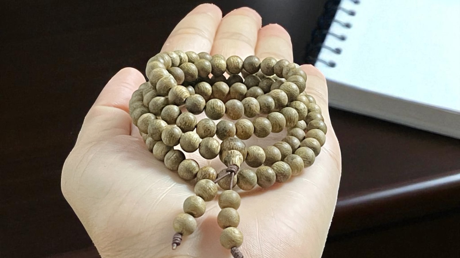 Chuỗi Hạt Tròn 6mm Trầm Hương CPC0M2 Thượng Hạng – 108 hạt, hương ngọt sâu Campuchia