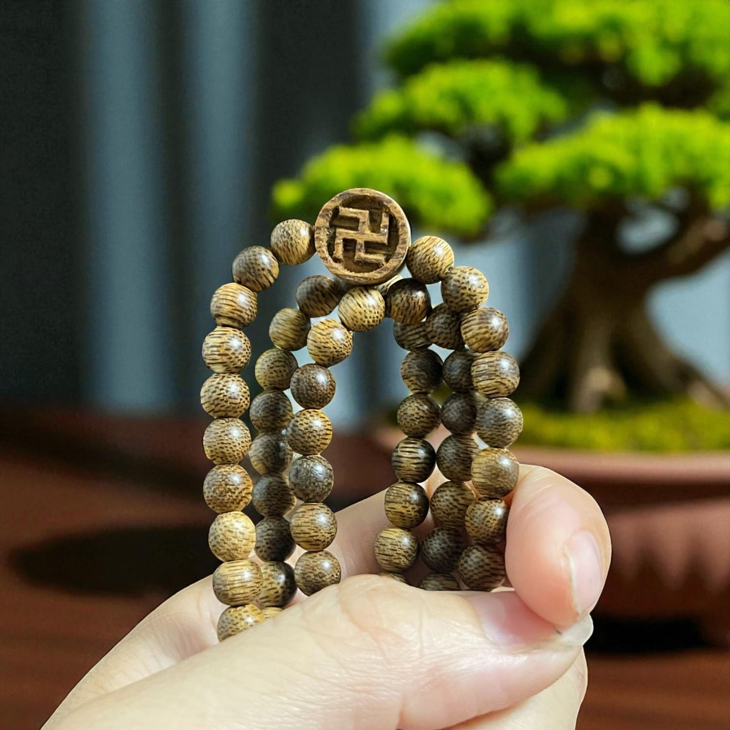 Chuỗi Hạt Trầm Hương Charm Chữ Vạn – Cao Cấp