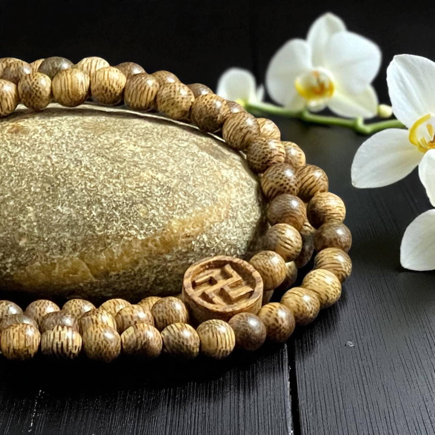 Chuỗi Hạt Trầm Hương Charm Chữ Vạn – Cao Cấp