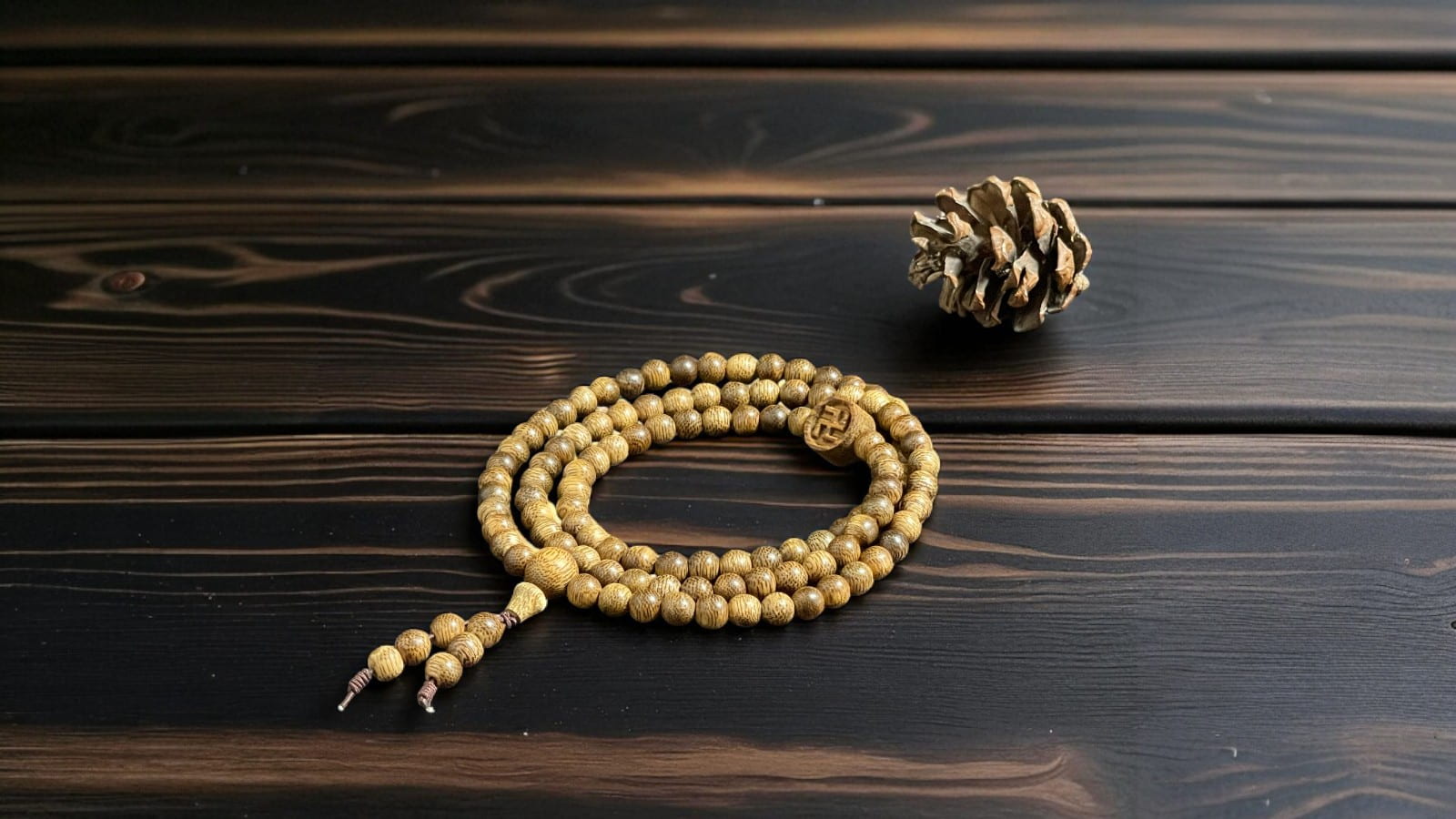 Chuỗi Hạt Tròn Mix Charm Trầm Hương Chữ Vạn – Trang sức phong thủy hộ thân