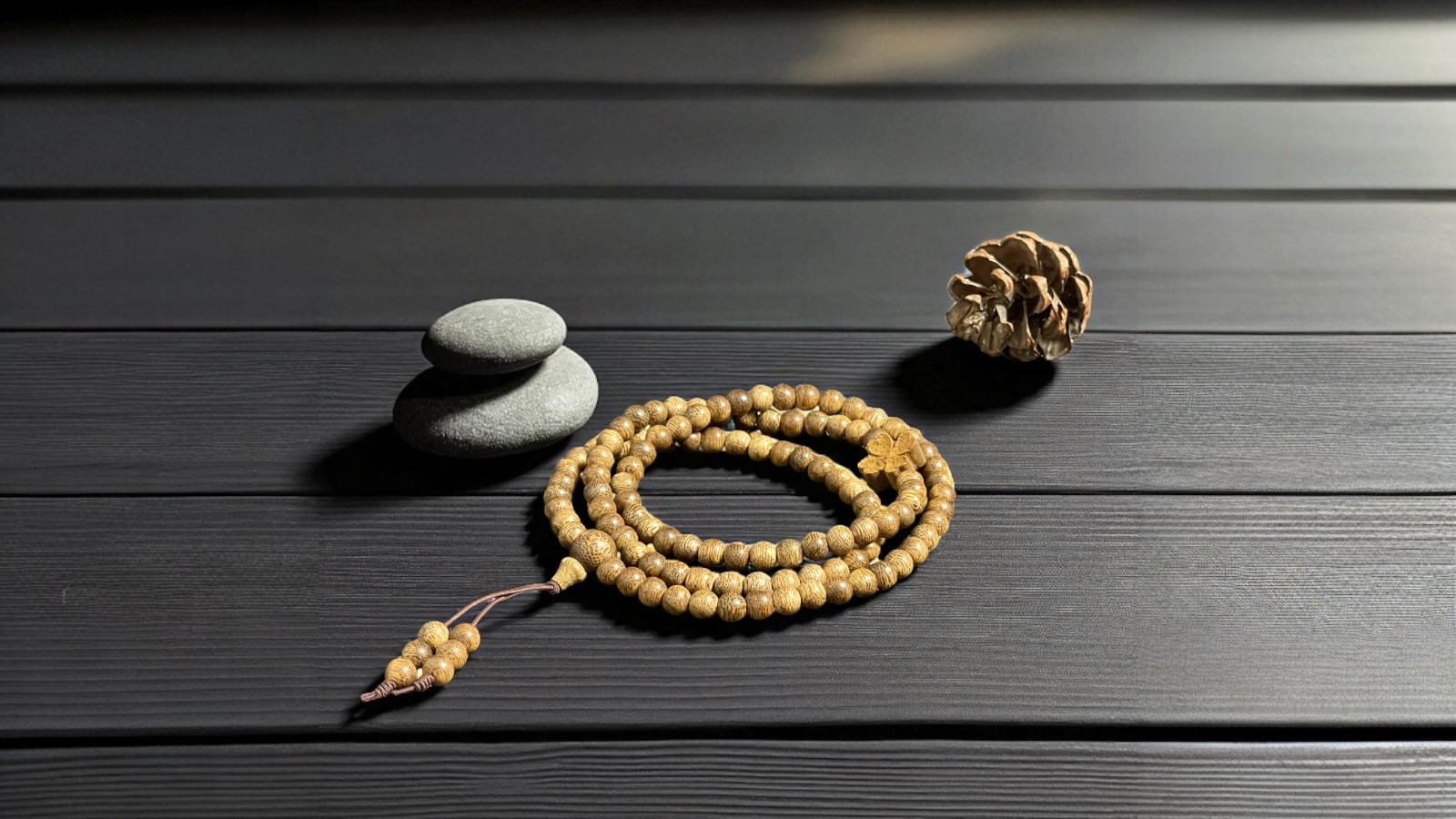 Chuỗi Hạt Tròn Mix Charm Trầm Hương Cỏ 4 Lá – Trang sức phong thủy may mắn