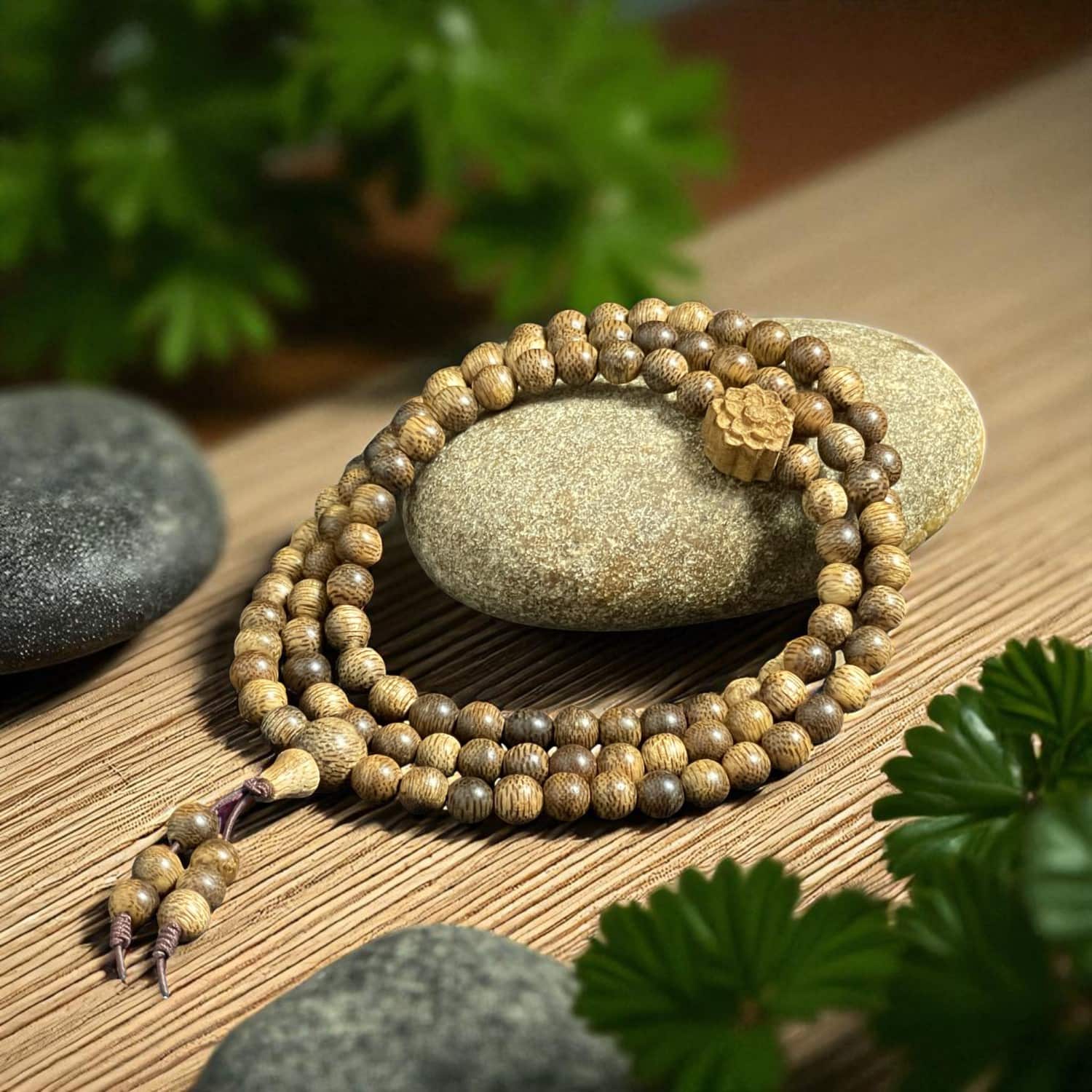 Chuỗi Hạt Trầm Hương Charm Hoa Sen – Cao Cấp