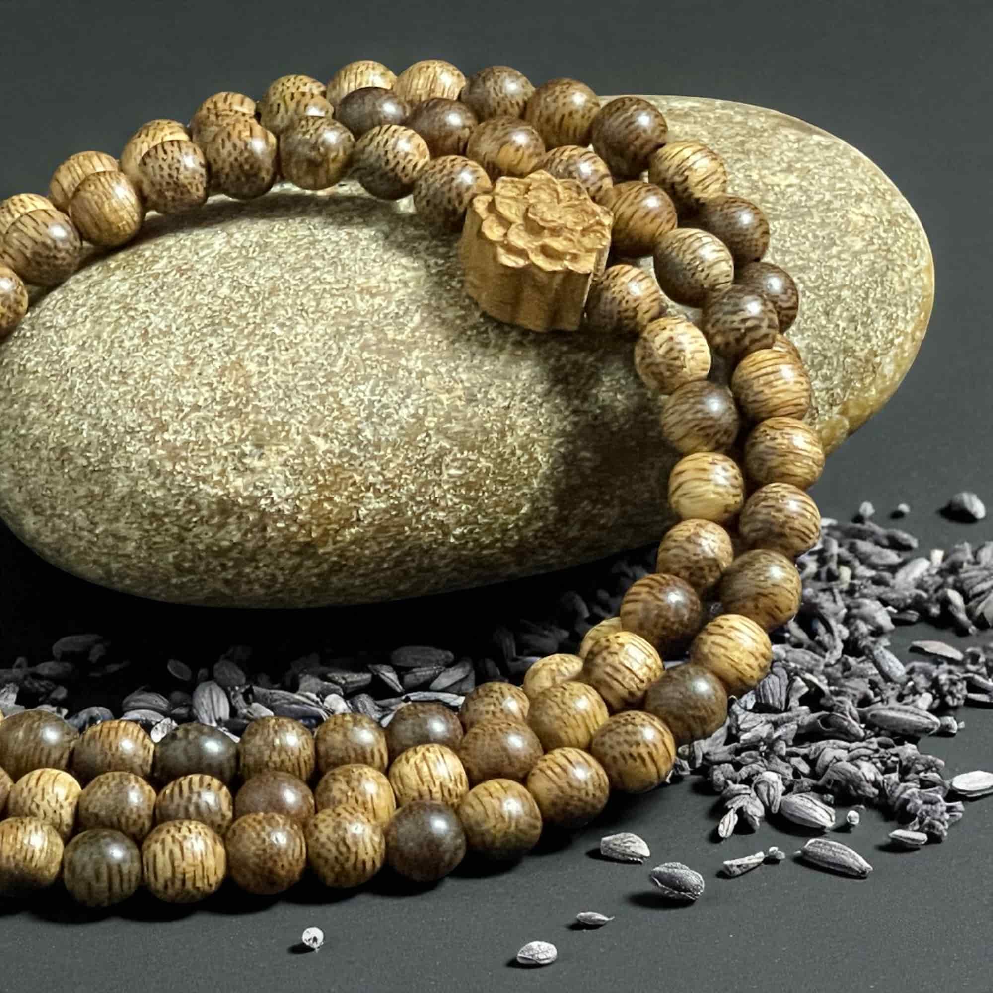 Chuỗi Hạt Trầm Hương Charm Hoa Sen – Cao Cấp