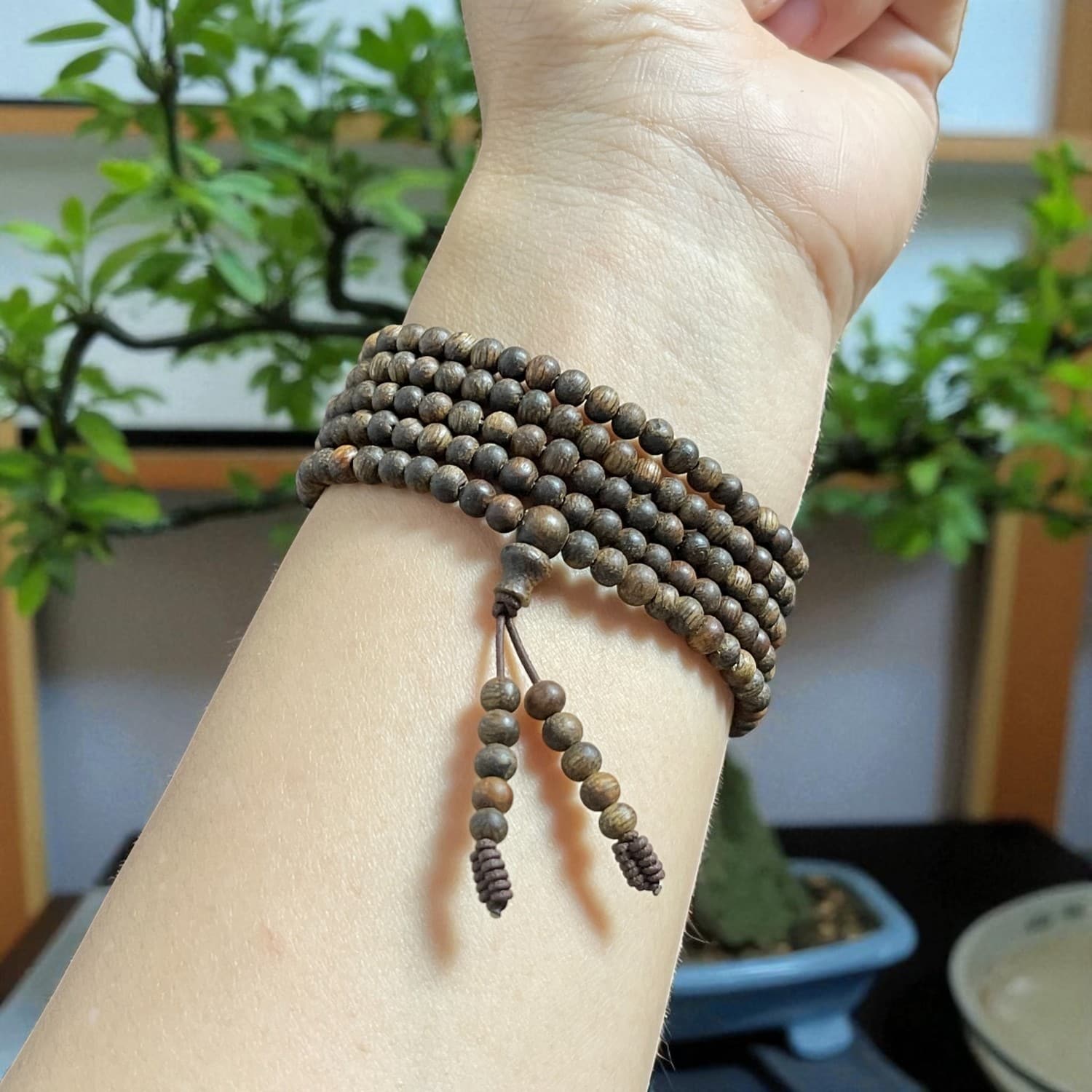 Chuỗi Hạt Tròn 4mm Trầm Hương Tự Nhiên CNVN0M3 – Thượng Hạng Chuỗi Hạt Tròn 4mm Trầm Hương Tự Nhiên CNVN0M3 Thượng Hạng – 216 hạt phong thủy, mùi hương dịu ngọt Quảng Nam