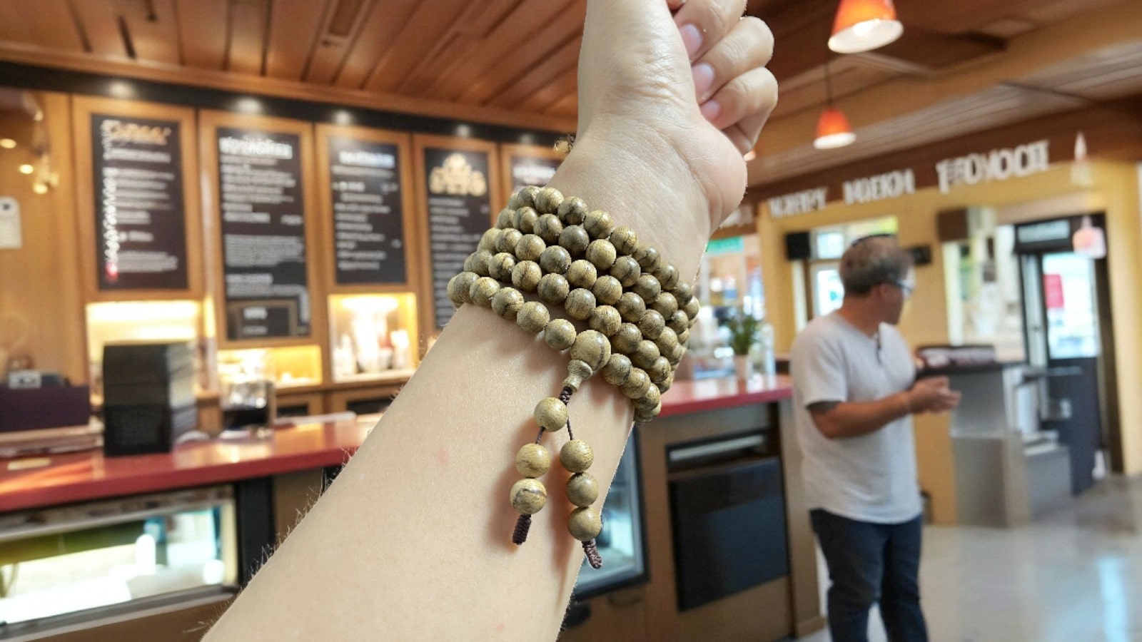 Chuỗi Hạt Tròn 8mm Trầm Hương Kalimantan KLID0M2 Thượng Hạng – 108 hạt vân xoáy hoa, hương ngọt ấm, quà tặng phong thủy cao cấp