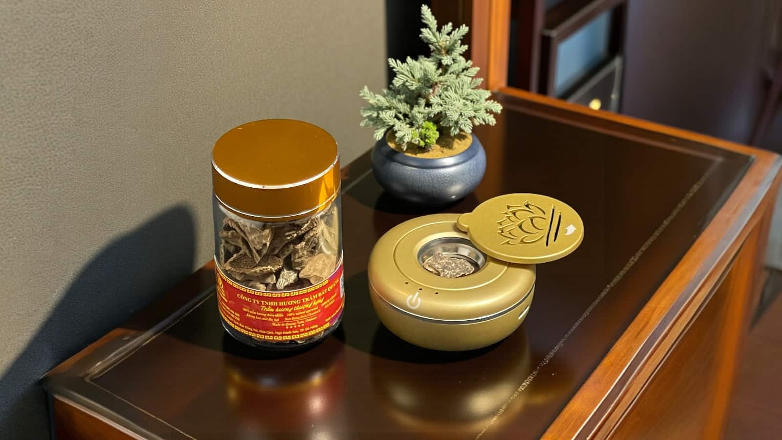 Trầm Hương Miếng Vsht0m8 Thượng Hạng Xông Xe Ô Tô (Combo 15gr)