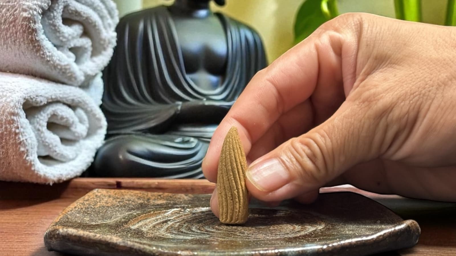 how to burn agarwood incense properly