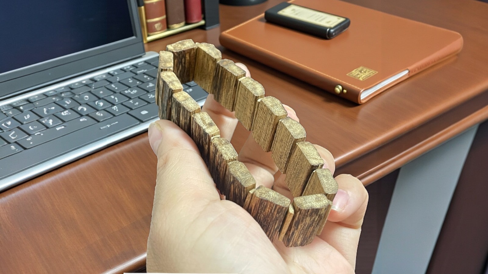 Lắc Tay Trầm Hương Tốc Việt Tla008 cho Nam