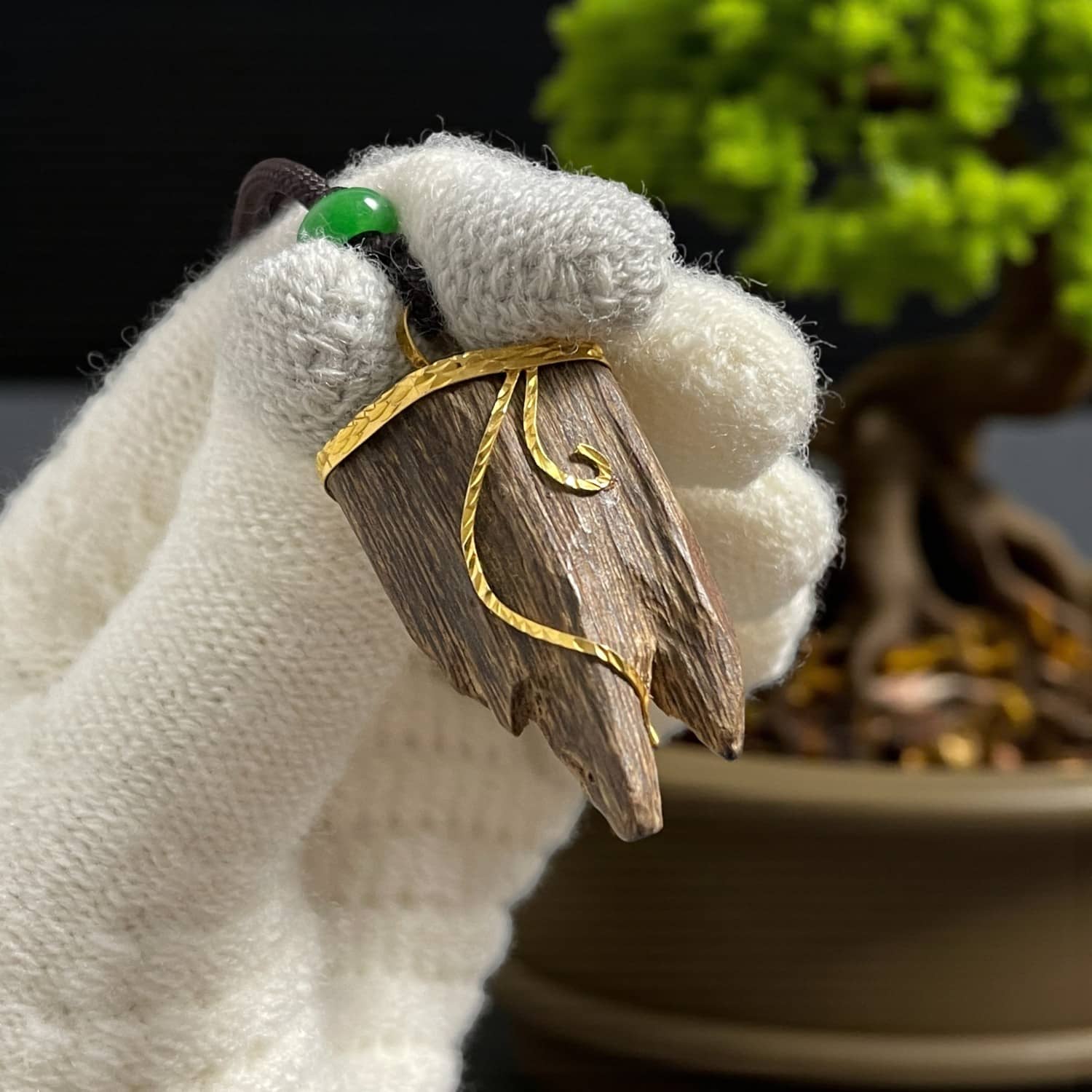 mat-day-chuyen-tram-huong-can-chim-vang-18k-mnvn8m6-01.jpg Mặt Dây Chuyền Trầm Hương Cận Chìm Mix Vàng 18k Mnvn8m6