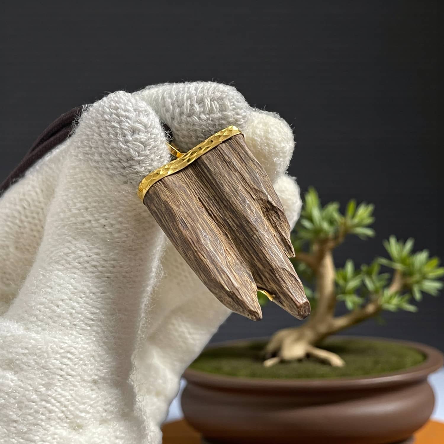 mat-day-chuyen-tram-huong-can-chim-vang-18k-mnvn8m6-04.jpg Mặt Dây Chuyền Trầm Hương Cận Chìm Mix Vàng 18k Mnvn8m6