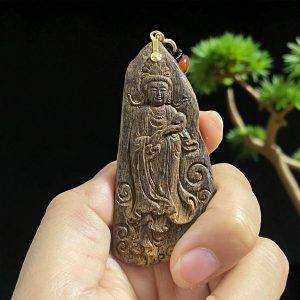 Mặt Dây Chuyền Trầm Hương Quan Âm Vàng 18k Cpcn0m7 – [Mô tả chi tiết: Cận cảnh Quan Âm Liên Hoa, hoặc khi đeo trên người