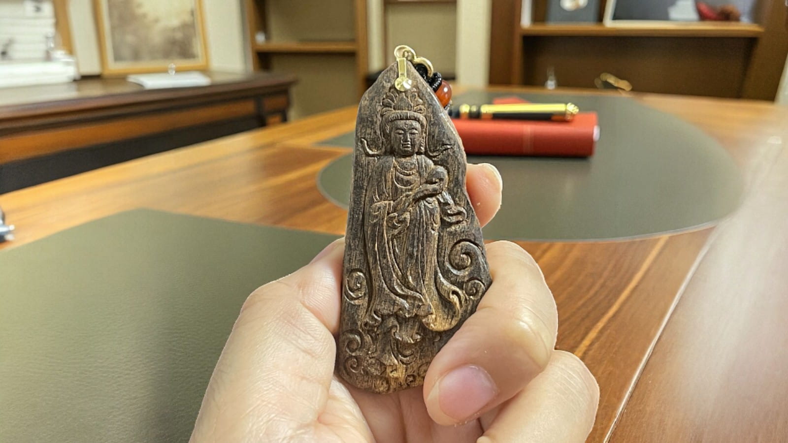 Mặt Dây Chuyền Trầm Hương Quan Âm Vàng 18k Cpcn0m7