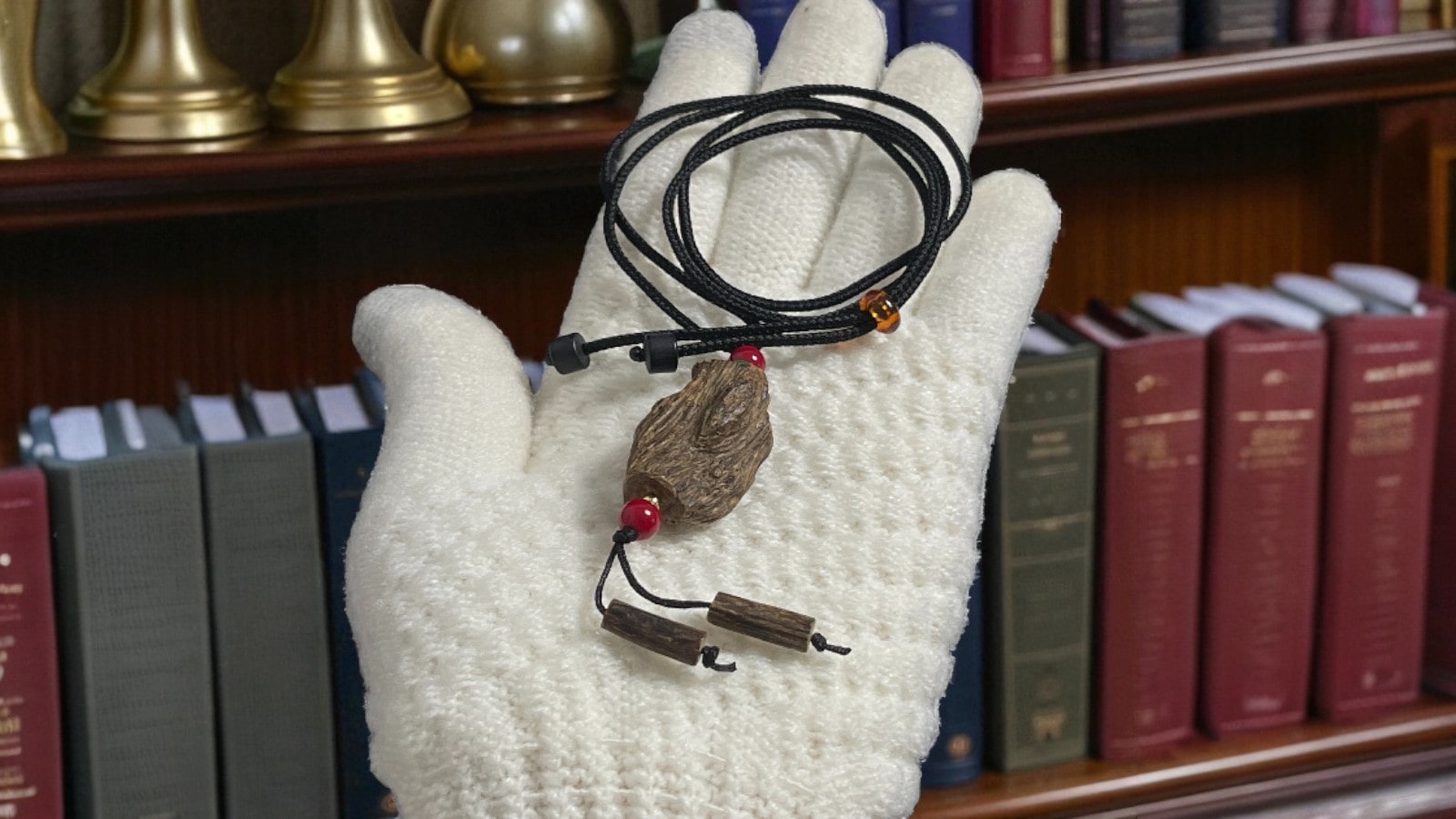 ặt Trầm Hương Chìm Nước Tự Nhiên Mcbrm31 Đặc Biệt – Hương Trầm Đất Quảng | Natural Sinking Agarwood Pendant Mcbrm31 – Dat Quang Agar