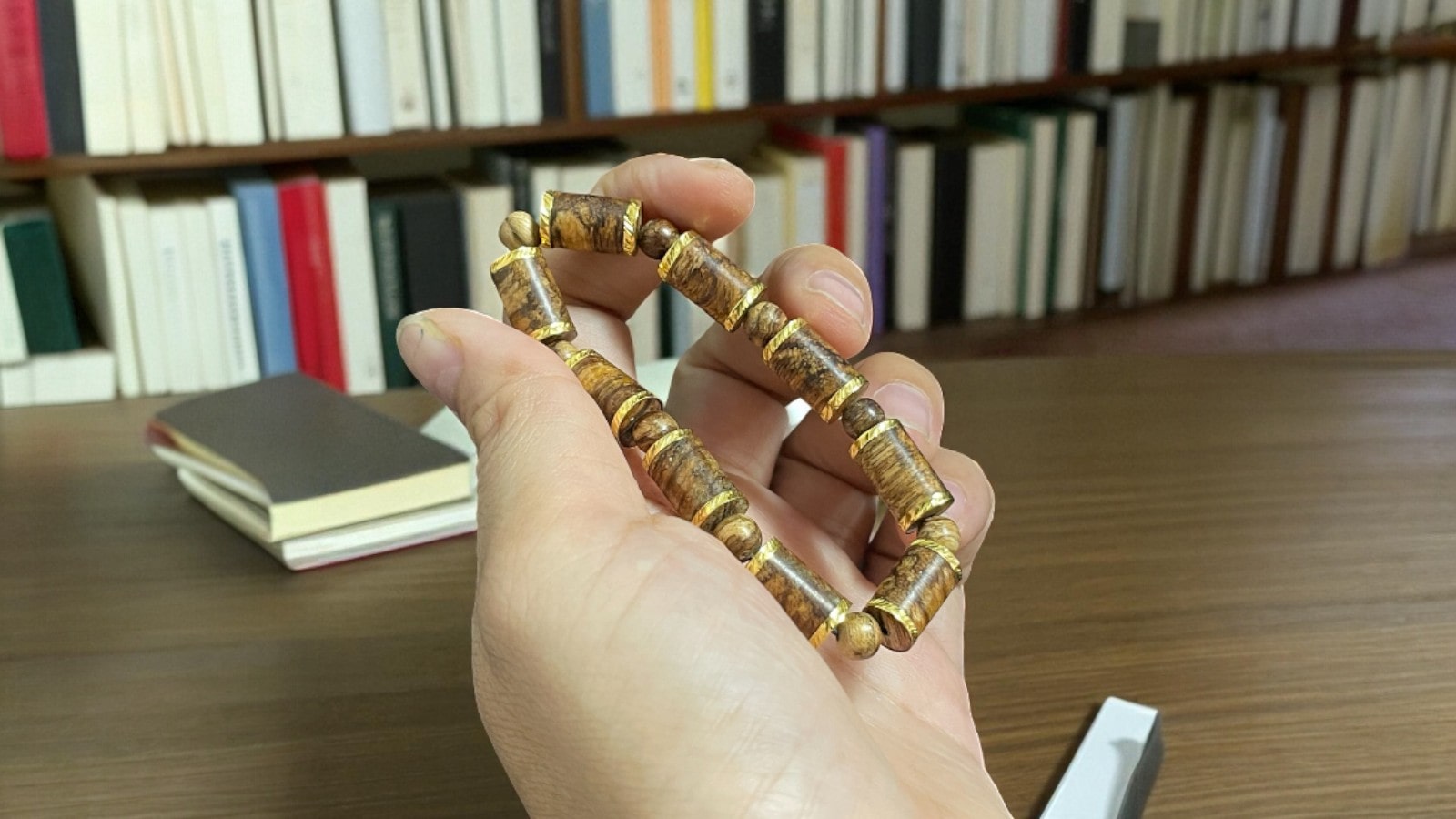 Vòng Tay 8mm Trầm Kiến Đốt Trúc Khảm Vàng 18k Txml1m2 Cao Cấ