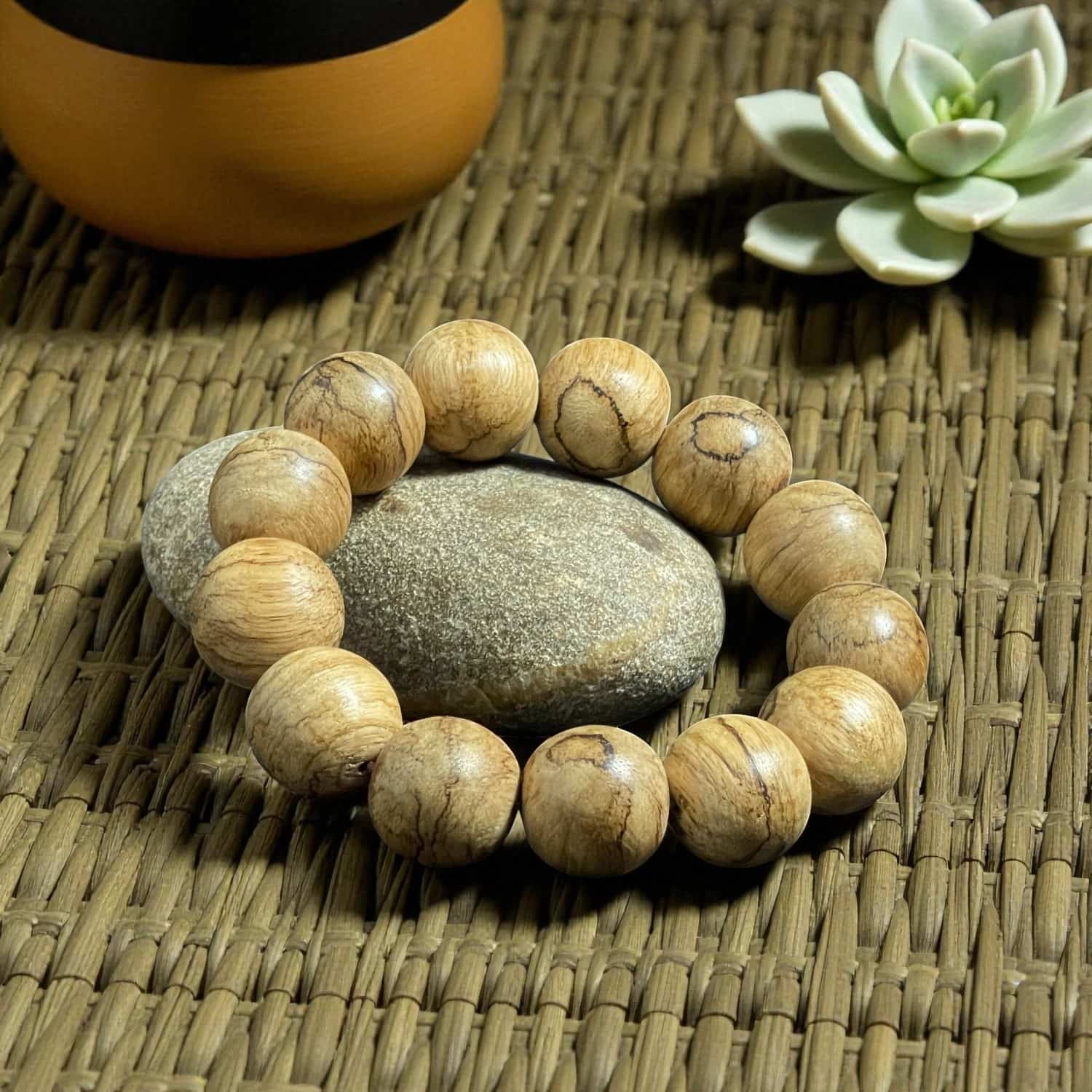 Vòng Tay Hạt Tròn 18mm Trầm Hương Tự Nhiên Tốc Quần KaLi