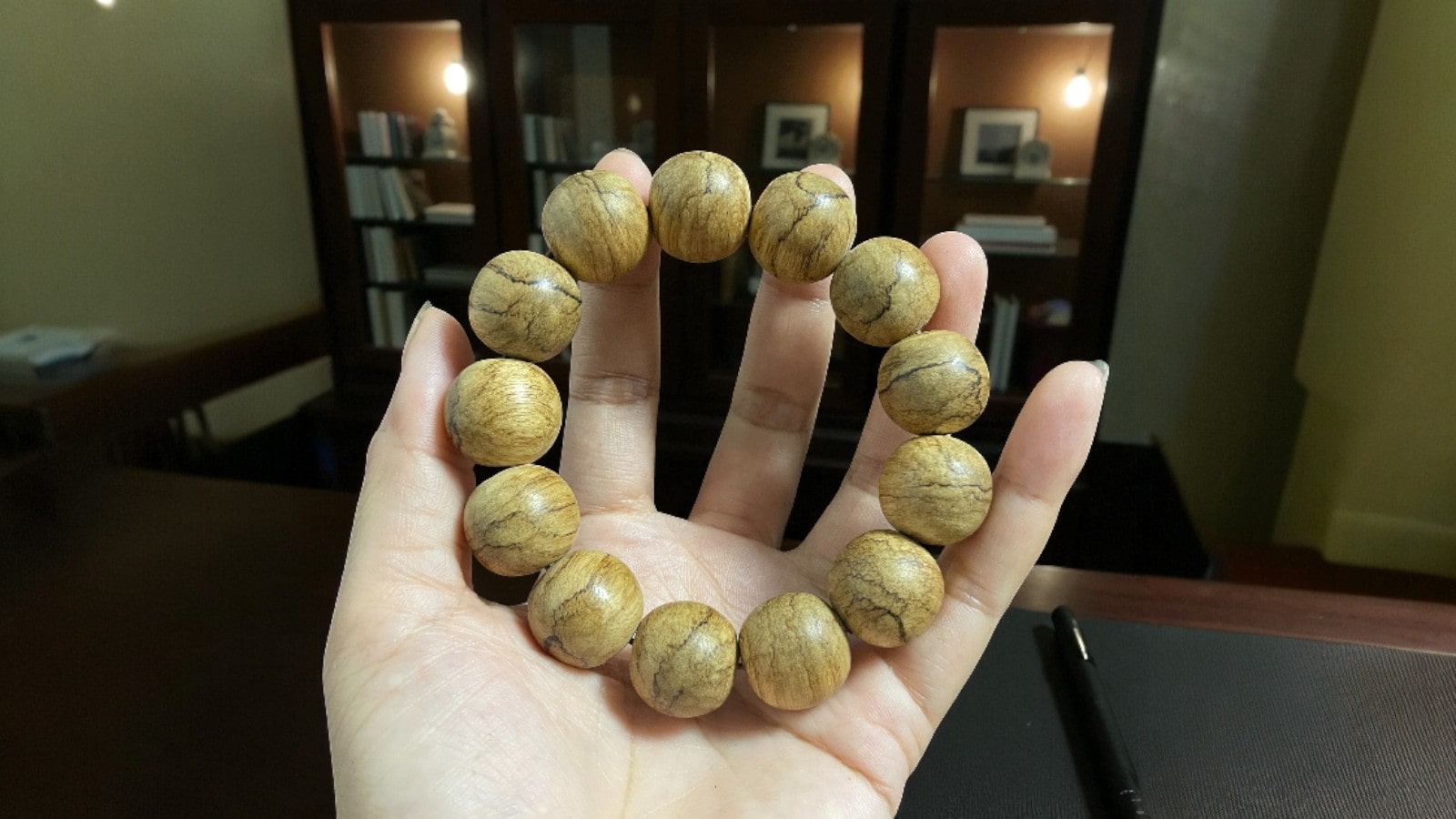 Vòng Tay Trầm Hương 18mm Tốc Quần KaLi Thượng Hạng – Nam Giới