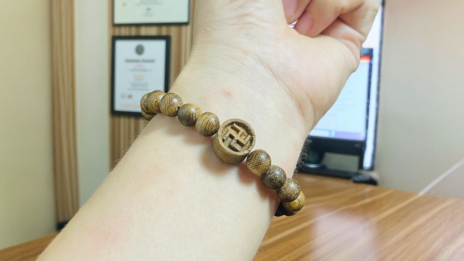 Vòng Tay Trầm Hương Nữ 8mm Charm Hồ Ly Qntx15