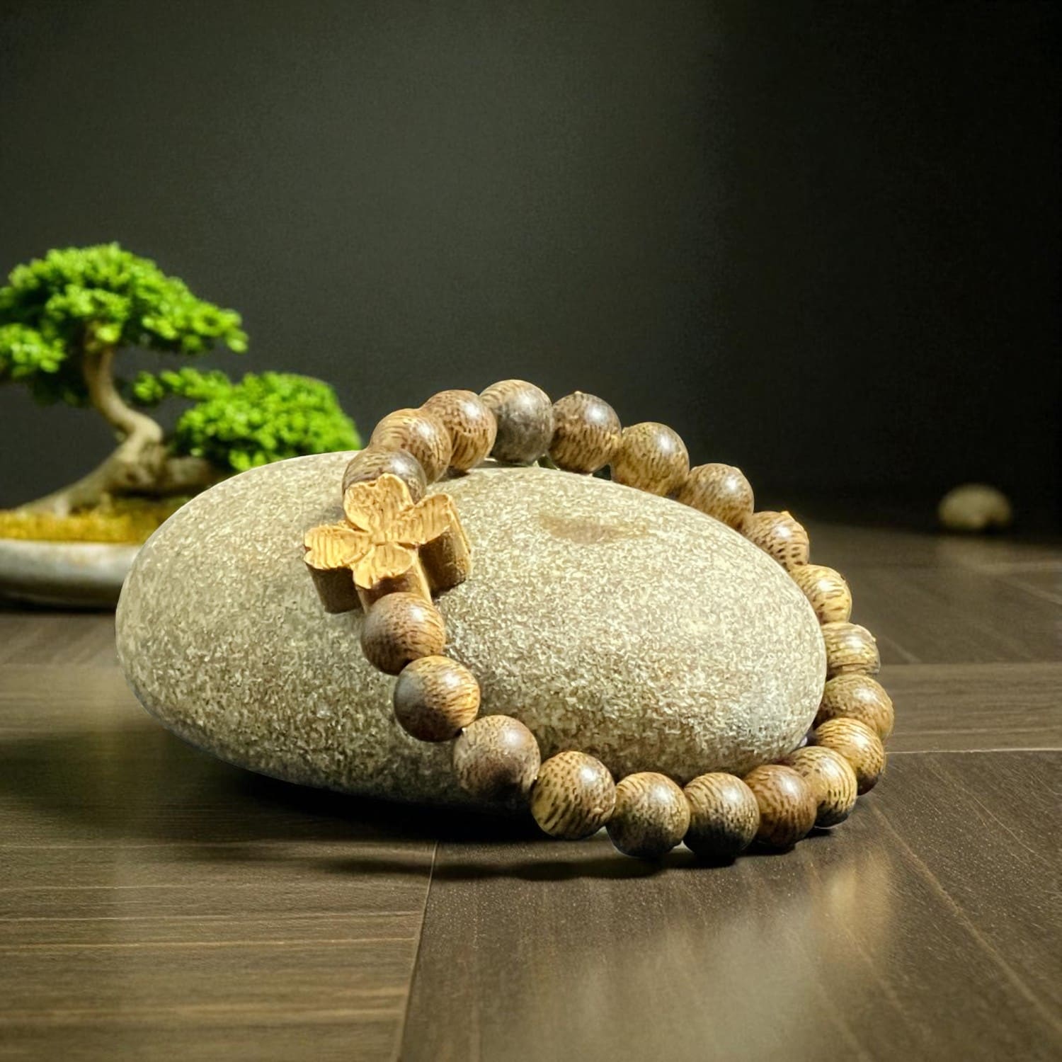 Vòng Trầm 8mm Charm Hoa Sen – Thanh tịnh, An yên cho phái nữ