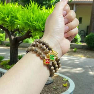 Vòng Tay Trầm Hương 8mm Charm Đá Cỏ 4 Lá Qnc4l55