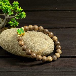 Vòng Tay Trầm Hương Nữ 8mm Charm Đá Cỏ 4 Lá Xanh Qnc4l55