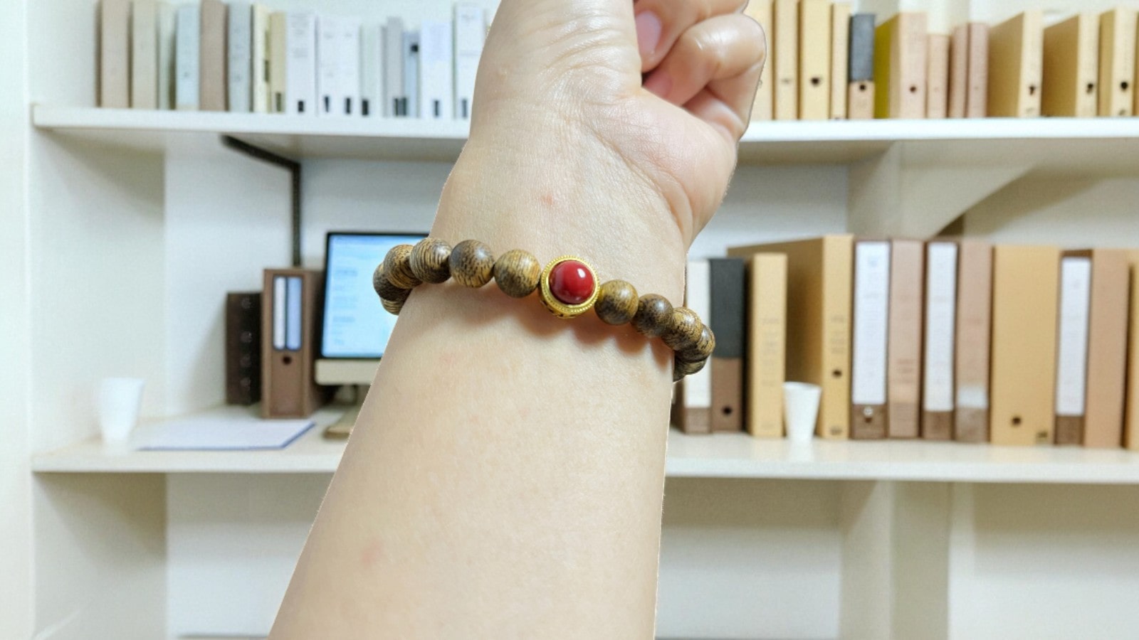 Vòng tay trầm hương 8mm charm đá đỏ phong thủy Qndt69 cao cấp – may mắn tài lộc