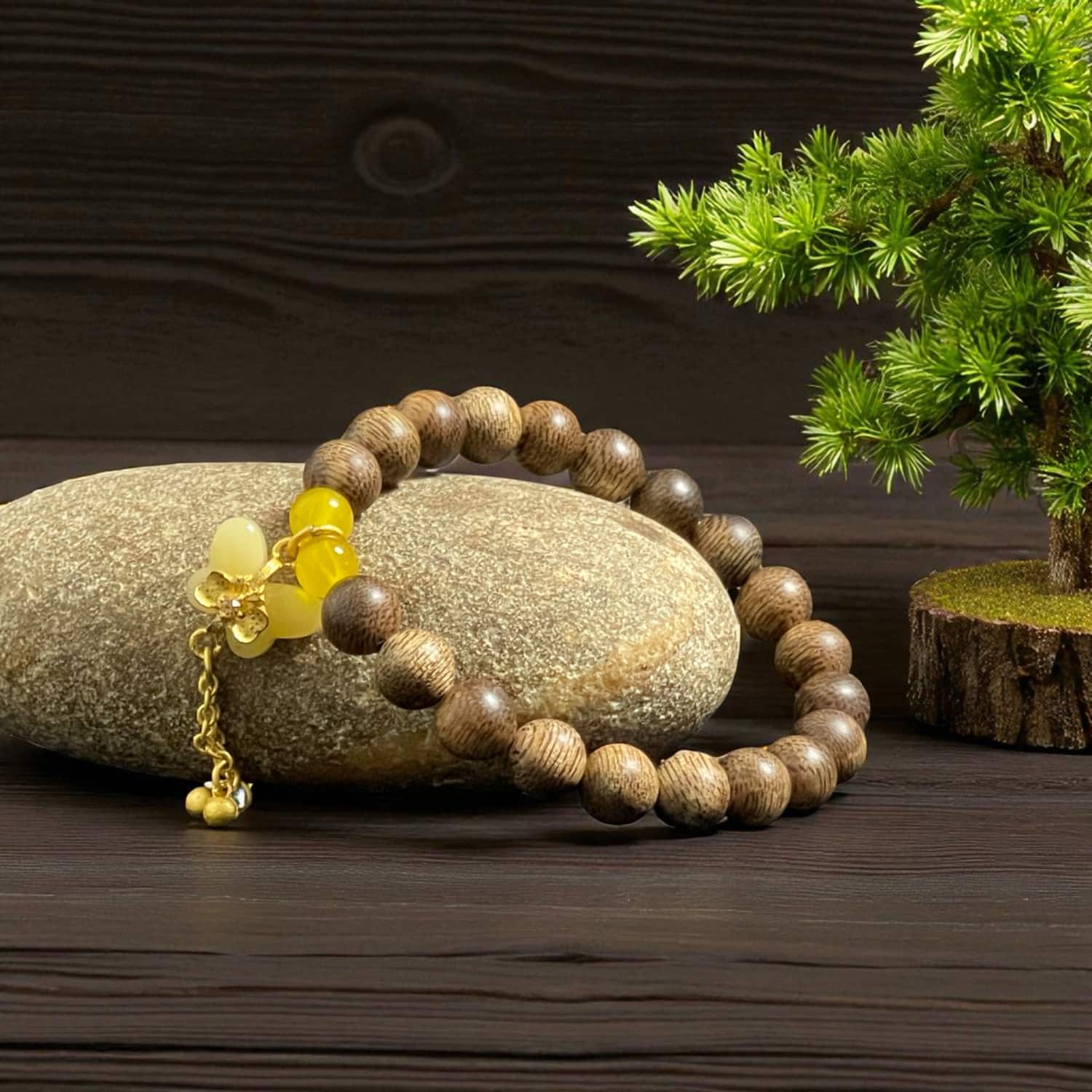 Charm Hồ Điệp vàng kết hợp vòng tay trầm hương 8mm cao cấp