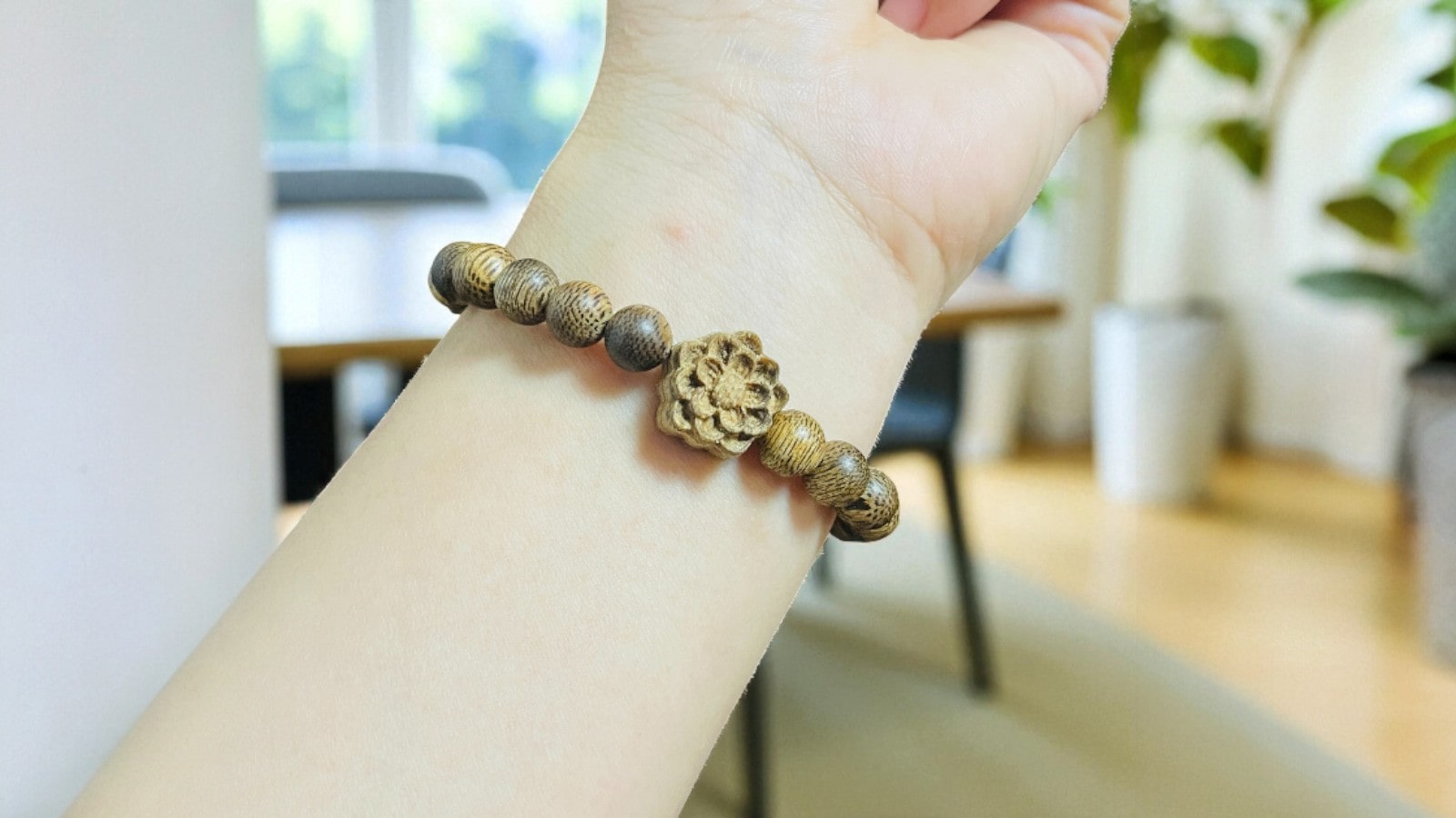 Vòng Tay Trầm Hương Nữ 8mm Charm Hồ Ly Qntx15