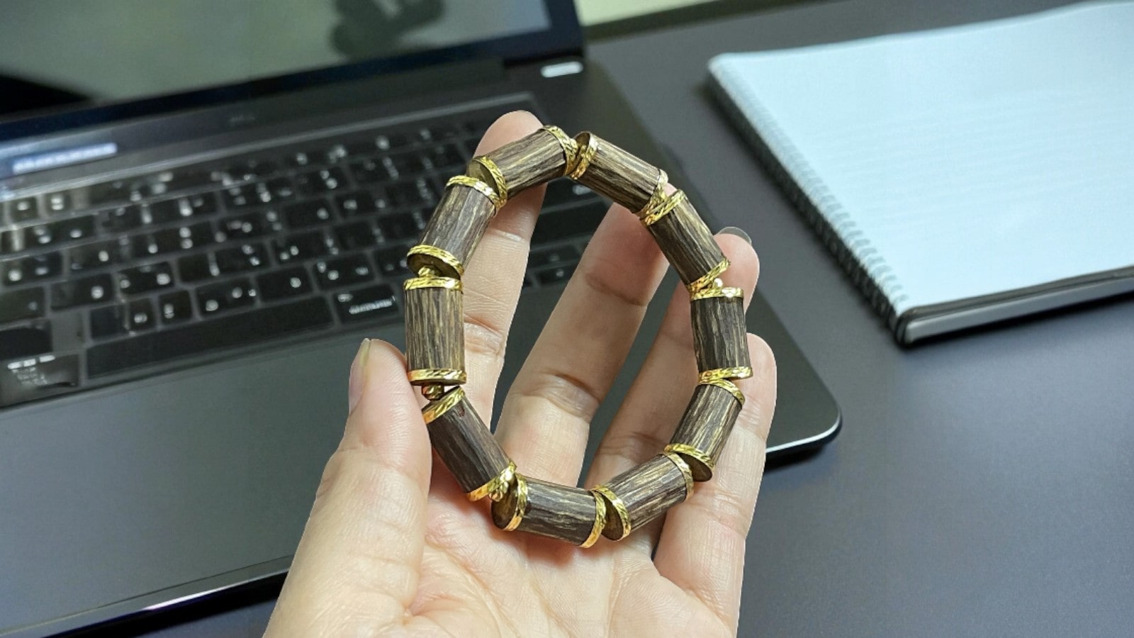 Vòng Tay Trầm Hương Khảm Vàng 18k Đốt Trúc Lakv5m3