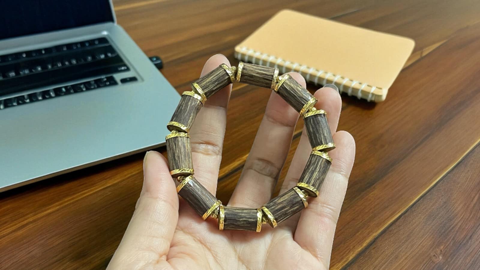 Vòng Tay Trầm Hương Khảm Vàng 18k Đốt Trúc Lakv5m3